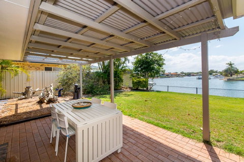 Lowset Home On The Canal - Dolphin Dr, Bongaree - Timeshare Accommodation 0