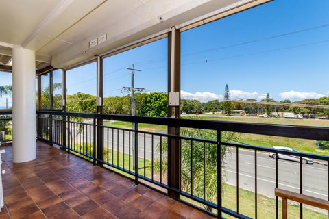Spacious Unit Overlooking Moreton Bay - Boyd St, Woorim - Timeshare Accommodation 9