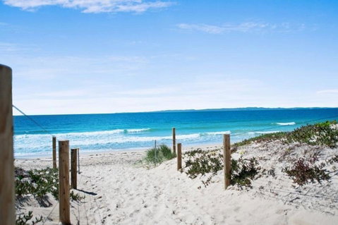 Spacious Unit Overlooking Moreton Bay - Boyd St, Woorim - Timeshare Accommodation 1