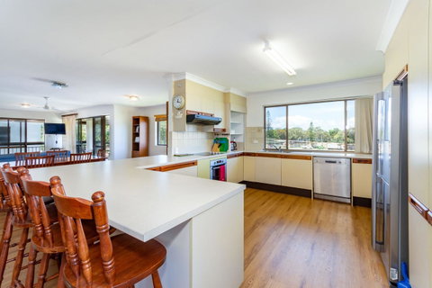 Spacious Unit Overlooking Moreton Bay - Boyd St, Woorim - Timeshare Accommodation 8