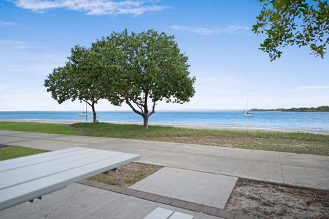 Waterviews,Pool, Wifi Its All Here !- Welsby Pde, Bongaree - Timeshare Accommodation 20