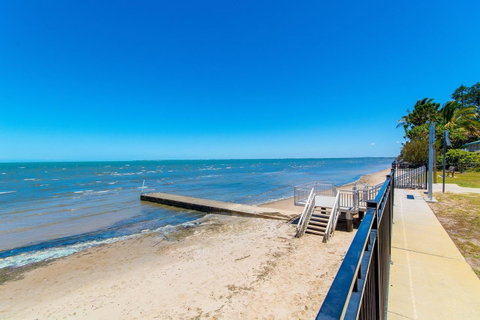 Waterviews,Pool, Wifi Its All Here !- Welsby Pde, Bongaree - Timeshare Accommodation 16