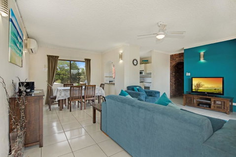 Waterviews,Pool, Wifi Its All Here !- Welsby Pde, Bongaree - Timeshare Accommodation 22