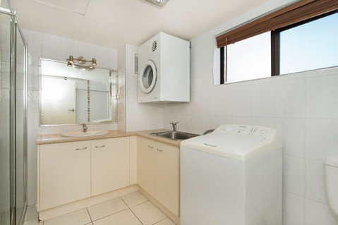 Waterviews,Pool, Wifi Its All Here !- Welsby Pde, Bongaree - Timeshare Accommodation 9