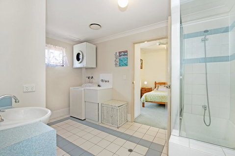 Quiet Location Across From Waterfront - South Esp, Bongaree - Timeshare Accommodation 15