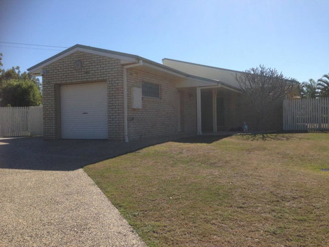 Private Canal Duplex With Pontoon - Oleander Drive, Bongaree - Timeshare Accommodation 7