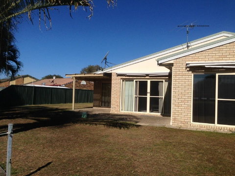 Private Canal Duplex With Pontoon - Oleander Drive, Bongaree - Timeshare Accommodation 3