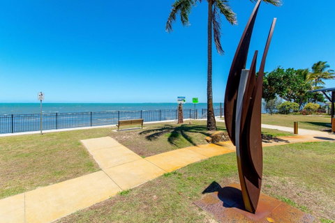 Private Canal Duplex With Pontoon - Oleander Drive, Bongaree - Timeshare Accommodation 12