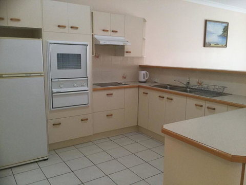 Private Canal Duplex With Pontoon - Oleander Drive, Bongaree - Timeshare Accommodation 6