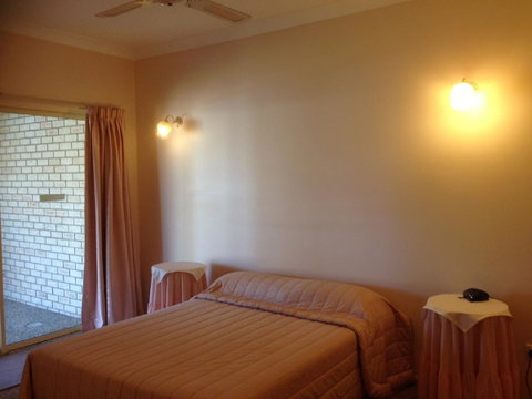 Private Canal Duplex With Pontoon - Oleander Drive, Bongaree - Timeshare Accommodation 11