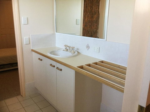 Private Canal Duplex With Pontoon - Oleander Drive, Bongaree - Timeshare Accommodation 18