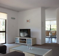 Close to Surf Beach Surf Club Hotel and Shops - Boyd St Woorim - Timeshare Accommodation