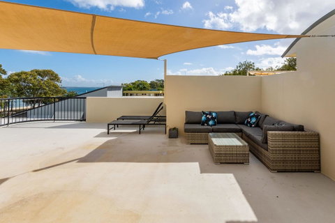 Waterfront Views From Private Rooftop Balcony - Bayview South Esp, Bongaree - Timeshare Accommodation 13