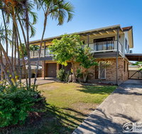 Family Holiday Haven on Boronia 100m to Beach - Timeshare Accommodation