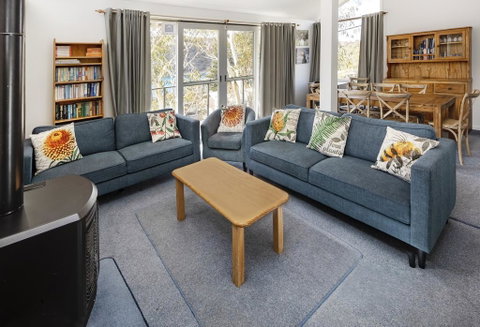 'Matilda' - Spacious & Centrally Located With Great Lake Views - Timeshare Accommodation 1