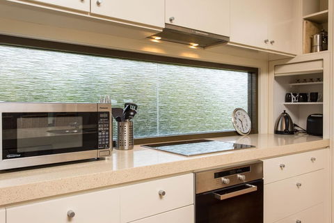 'Rolling Waves 2' On Ocean Drive - Timeshare Accommodation 3