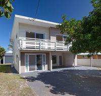 'SeaHaven' 2 Richardson Ave - Large home with Aircon Smart TV WIFI Netflix  Boat Parking - Timeshare Accommodation