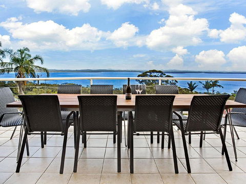 'The Bay', 25 Wallawa Rd - Huge Home With Aircon, Spectacular Views & Chromecast - Timeshare Accommodation 3