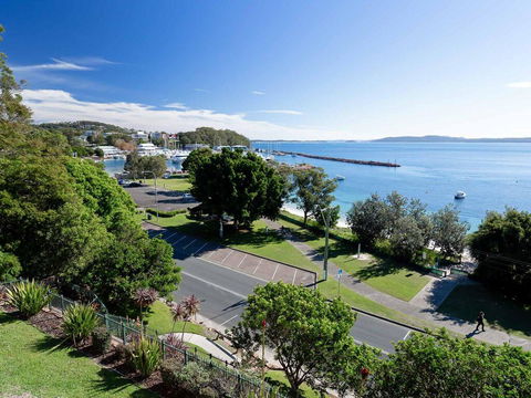 1 'Kiah', 53 Victoria Parade - Stunning Views, Wifi, Aircon, Just Across The Road To The Water - Timeshare Accommodation 0