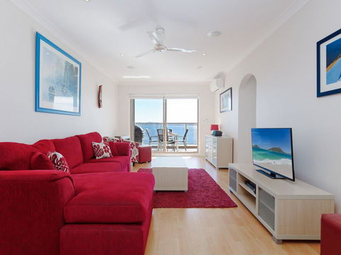 1 'Kiah', 53 Victoria Parade - Stunning Views, Wifi, Aircon, Just Across The Road To The Water - Timeshare Accommodation 1