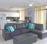 1 'The Commodore' 9-11 Donald St - Ground Floor Unit Close To Shops Cafe's And Marina