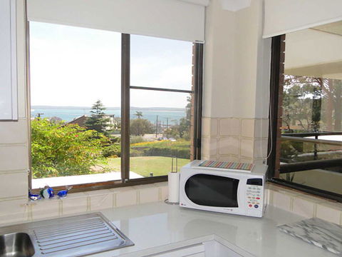 17 'The Commodore' 9-11 Donald Street - Pleasant Unit With Open Plan Living - Timeshare Accommodation 2