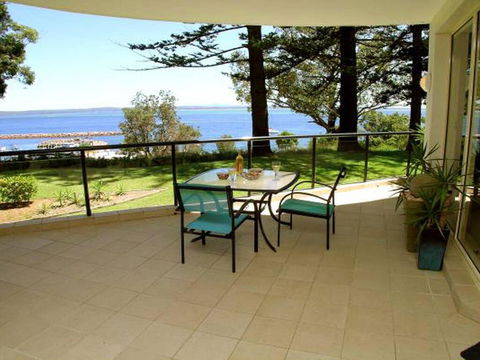 2 'Magnus Pines' 52-56 Magnus Street - Stunning Unit With Aircon, Water Views & Foxtel - Timeshare Accommodation 3