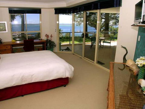 2 'Magnus Pines' 52-56 Magnus Street - Stunning Unit With Aircon, Water Views & Foxtel - Timeshare Accommodation 1