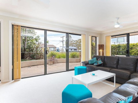 2 'Peninsula Waters' - Three Bedroom Unit With Spacious Private Courtyard & WIFI - Timeshare Accommodation 2