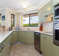 2 'Peninsula Waters' - three bedroom unit with spacious private courtyard  WIFI - Timeshare Accommodation