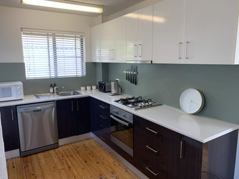 2 Bed Bar Beach Apartment - Stroll To Beach & Cafes, Supermarket Apartment 6 - Timeshare Accommodation 0