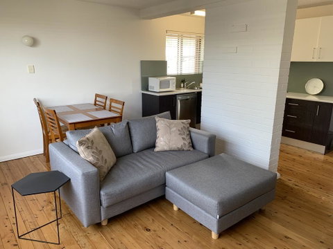 2 Bed Bar Beach Apartment - Stroll To Beach & Cafes, Supermarket Apartment 6 - Timeshare Accommodation 1