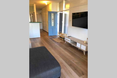 2 Bedroom, SHORT Walk To CBD,BEACH And DARBY ST - Timeshare Accommodation 3