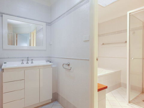 2/141A Soldiers Point Road - Large Waterfront Duplex Across From The Bowling Club - Timeshare Accommodation 1