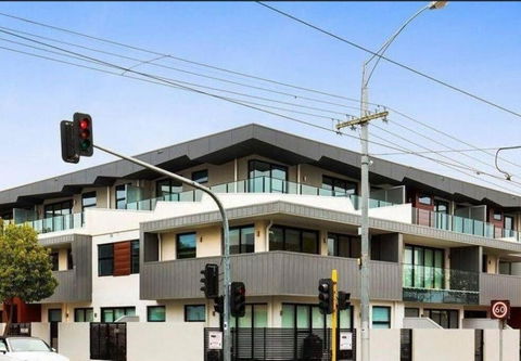 Caulfield Elegance: Chic Abode - Timeshare Accommodation 1