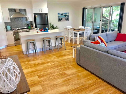 DELUXE Escape! Central, NEW & Spacious 3 Bed - Timeshare Accommodation 0