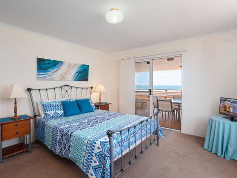 3 'The Clippers' 131 Soldiers Point Road - Fabulous Waterfront Unit - Timeshare Accommodation 2