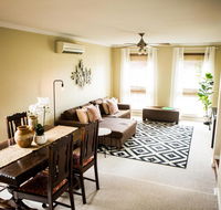 3 Bdrm House With Parking  Outdoor Entertaining - Timeshare Accommodation