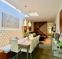 3 Storey Home Close Walk to Fox Studios SCG  City - Timeshare Accommodation