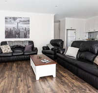 4 Bedroom Inner City Townhouse - SLEEPS 9 