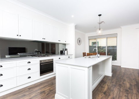 4 Bedroom Inner City Townhouse - SLEEPS 9 !! - Timeshare Accommodation 1