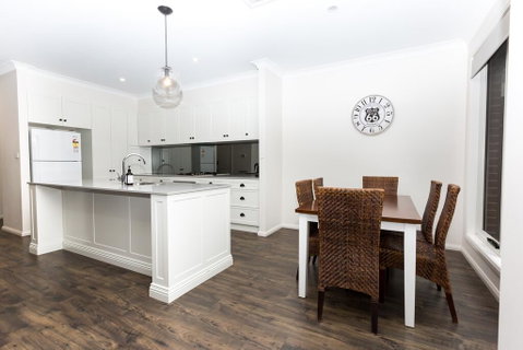 4 Bedroom Inner City Townhouse - SLEEPS 9 !! - Timeshare Accommodation 3