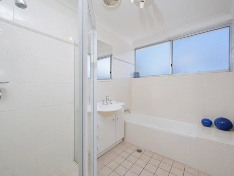 5 'Casuarina's ' 33 Soldiers Point Road - Superb Waterfront Unit - Timeshare Accommodation 2