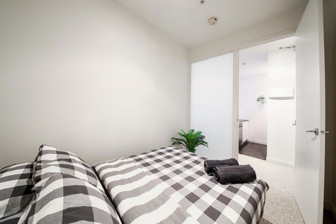 A Spacious & Central 2BR Apt Near Flinders Station - Timeshare Accommodation 3