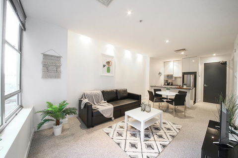 A Spacious & Central 2BR Apt Near Flinders Station - Timeshare Accommodation 0