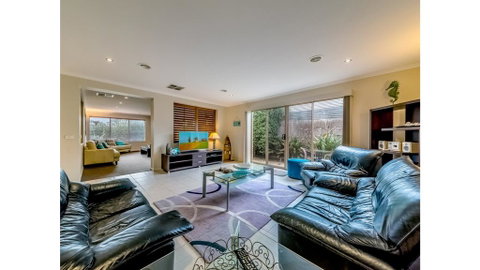 A TOUCH OF CLASS - PET FRIENDLY (OUTSIDE ONLY) - Timeshare Accommodation 1