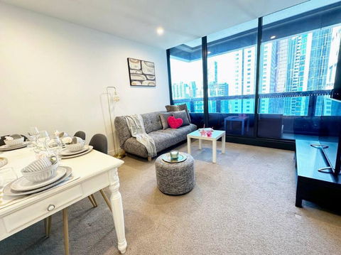 ES2410-2Bed 2Bath Vision Apt With Balcony, Pool & Gym - Timeshare Accommodation 4
