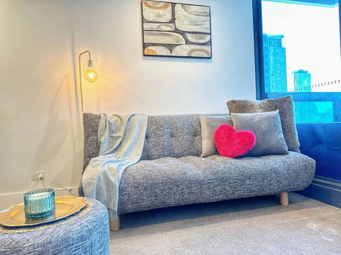 ES2410-2Bed 2Bath Vision Apt With Balcony, Pool & Gym - Timeshare Accommodation 1