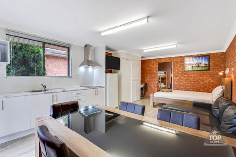 Fossicker Caravan Park - Timeshare Accommodation 1