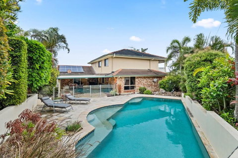 Family-Friendly 5-Bed Close To The Coast & Airport - Timeshare Accommodation 0